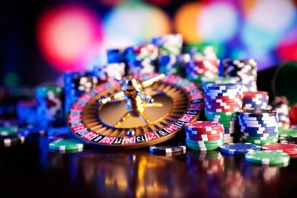 mdnslot live-dealer studio with professional roulette wheel and HD camera setup